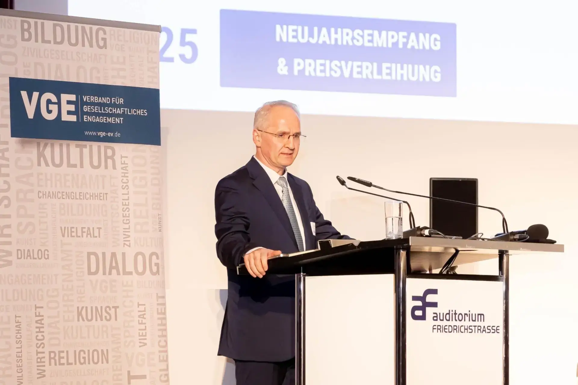 Neujahrsempfang & Preisverleihung 2025: Gemeinsam Verantwortung übernehmen 2 Neujahrsempfang & Preisverleihung 2025: Gemeinsam Verantwortung übernehmen - neujahrsempfang 2025 00008